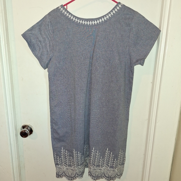 Mudpie Chambray Embroidered Shift Dress. Preppy, Classic - Picture 4 of 5